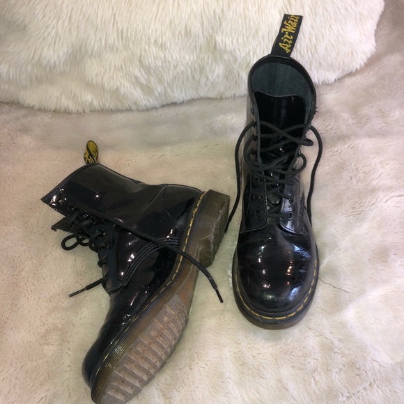 dr martens shiny boots